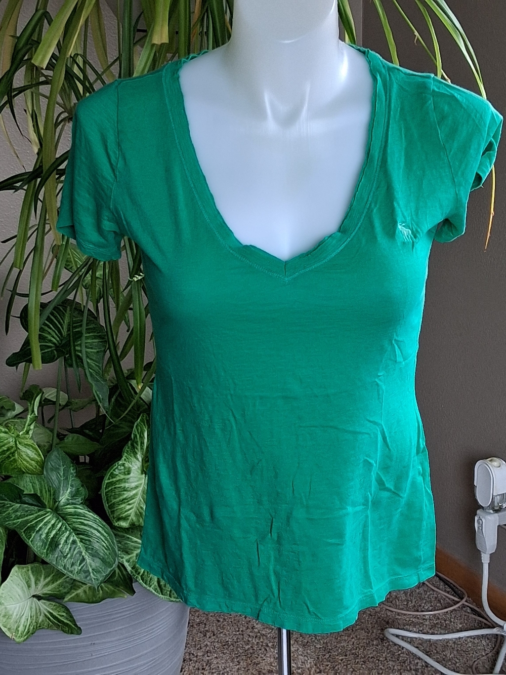 Abercrombie & Fitch Bright Green V-Neck Tee Preppy Basic Staple Layering Medium